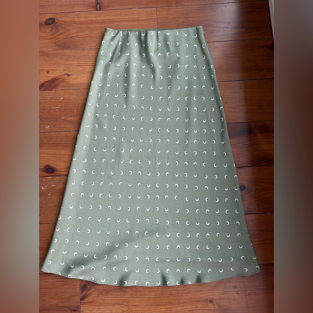 Aritzia Green A-Line Midi Skirt with White Crescent Print